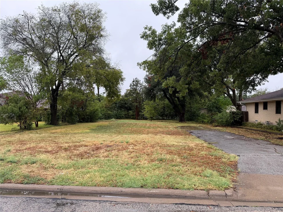 Unit for sale at 1405 N Graves Street, McKinney, TX 75069