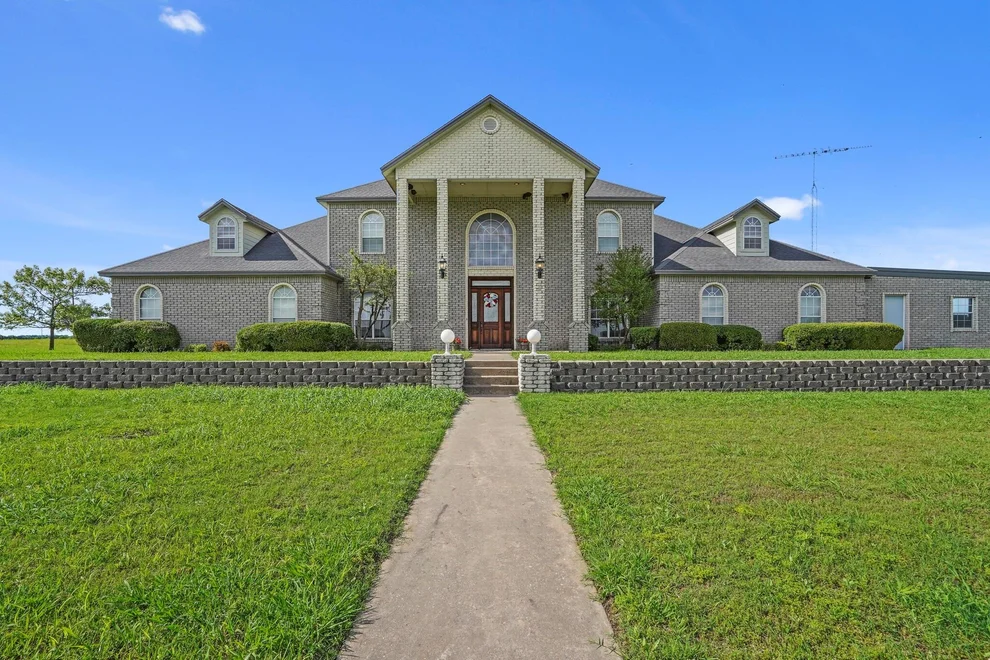 Unit for sale at 500 Fm 1198, Muenster, TX 76252