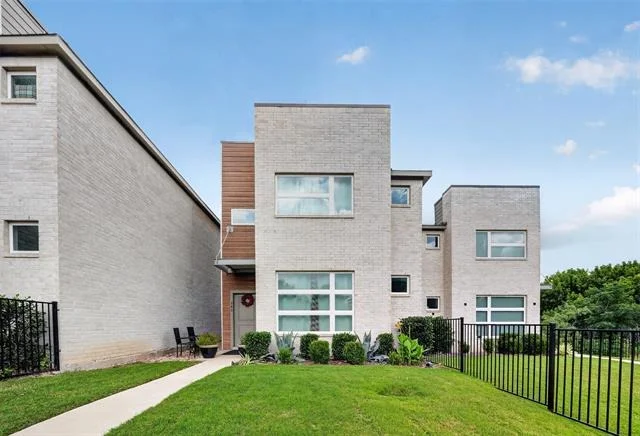 Unit for sale at 340 Oakbend Drive, Lewisville, TX 75067