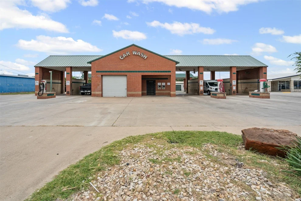 Unit for sale at 1433 N Plaza Drive, Granbury, TX 76048