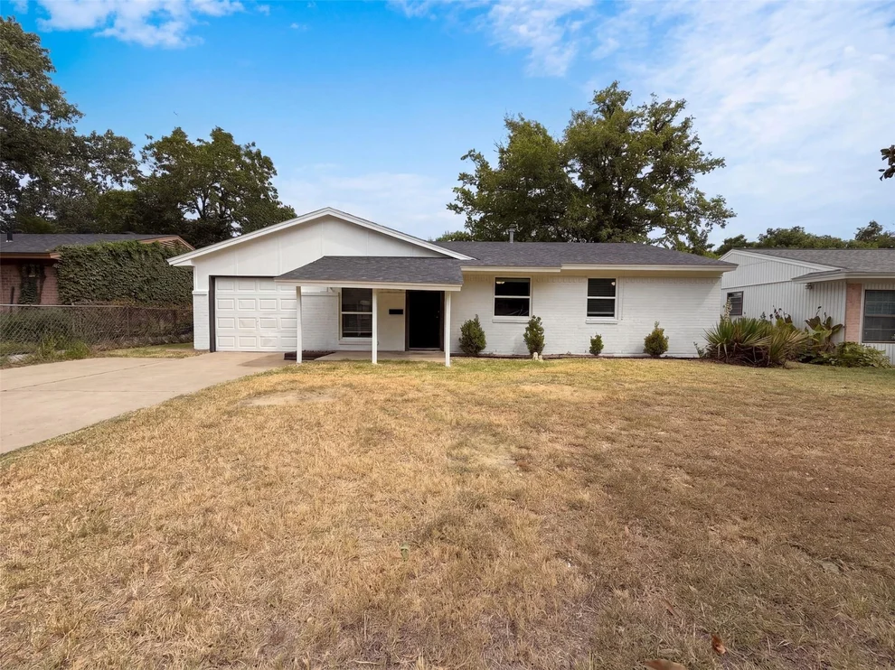 Unit for sale at 330 E Coral Way, Grand Prairie, TX 75051