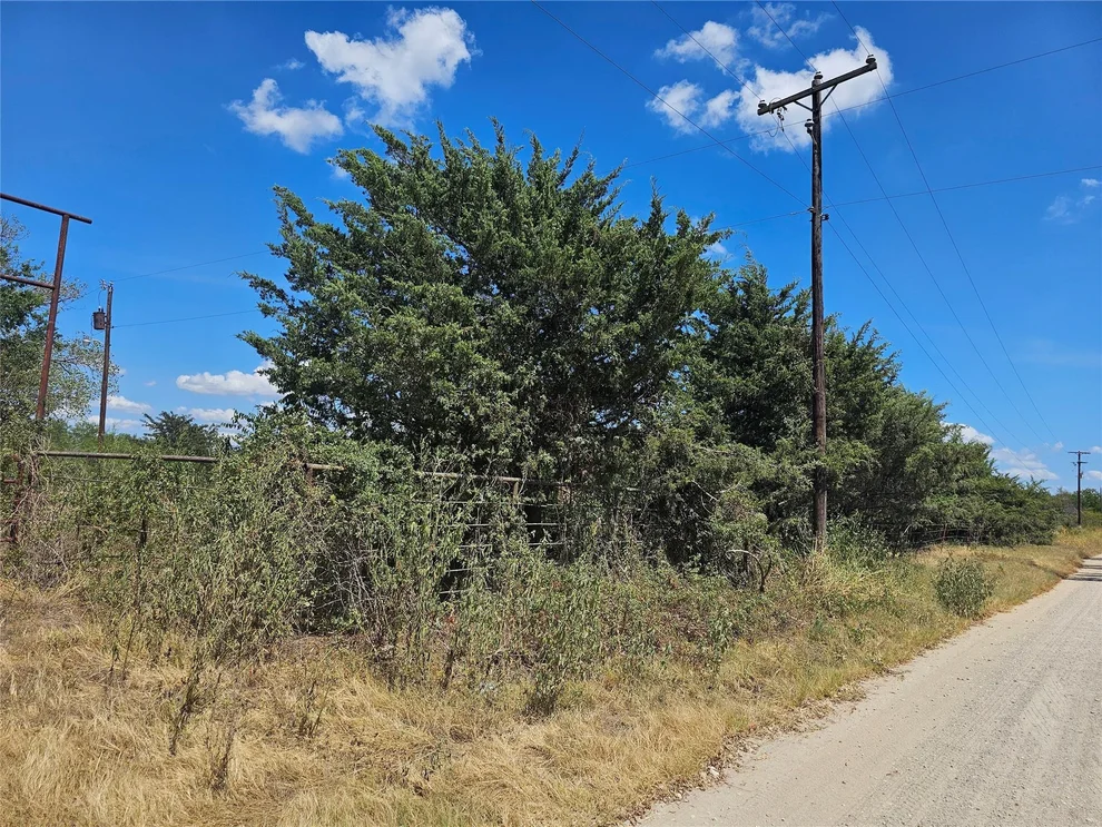 Unit for sale at 5931 SE County Road 3030, Corsicana, TX 75109