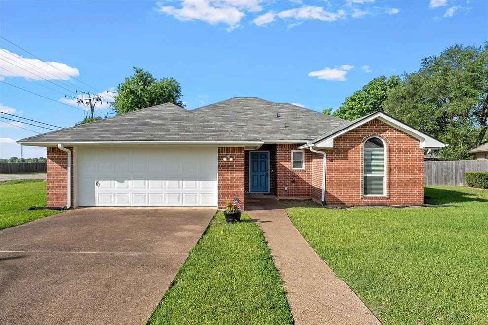 Unit for sale at 316 Evergreen Court, Hewitt, TX 76643