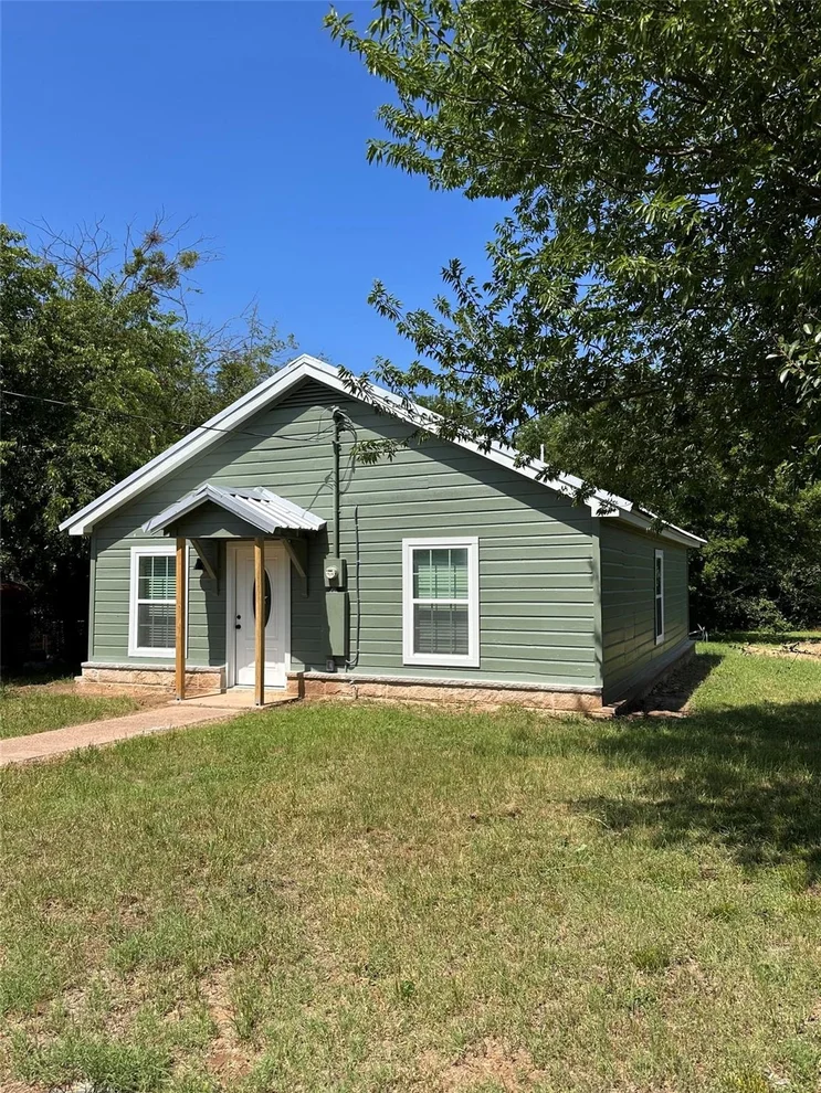 Unit for sale at 805 Green Street, Comanche, TX 76442