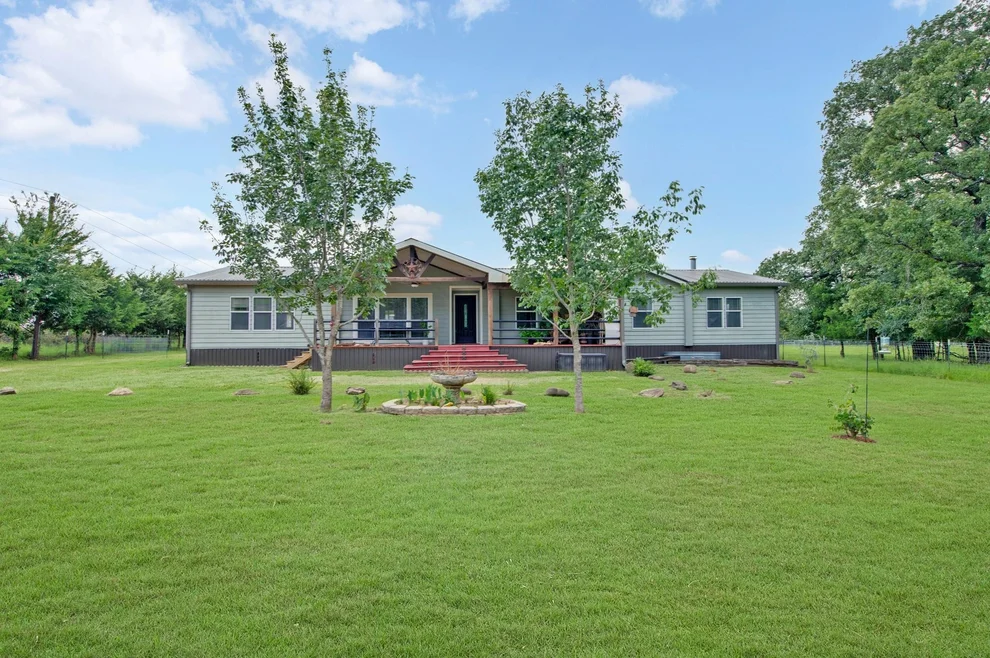 Unit for sale at 923 County Road 2415, Honey Grove, TX 75446