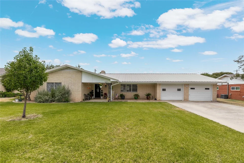 Unit for sale at 1607 Earl Street, Goldthwaite, TX 76844