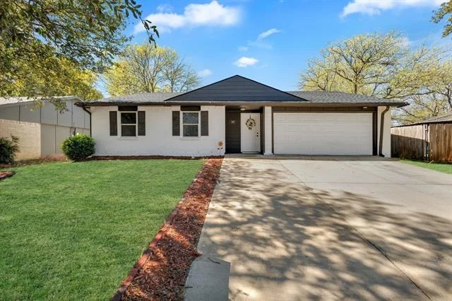 Unit for sale at 606 Hillcrest Street, Mansfield, TX 76063