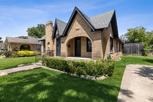 Unit for sale at 2511 Burlington Boulevard, Dallas, TX 75211