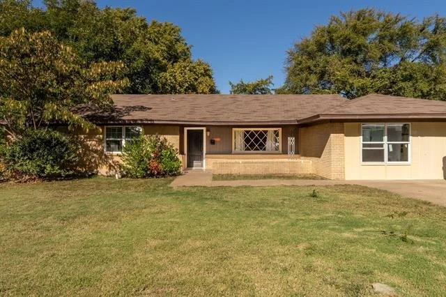 Unit for sale at 5720 Whitman Avenue, Fort Worth, TX 76133