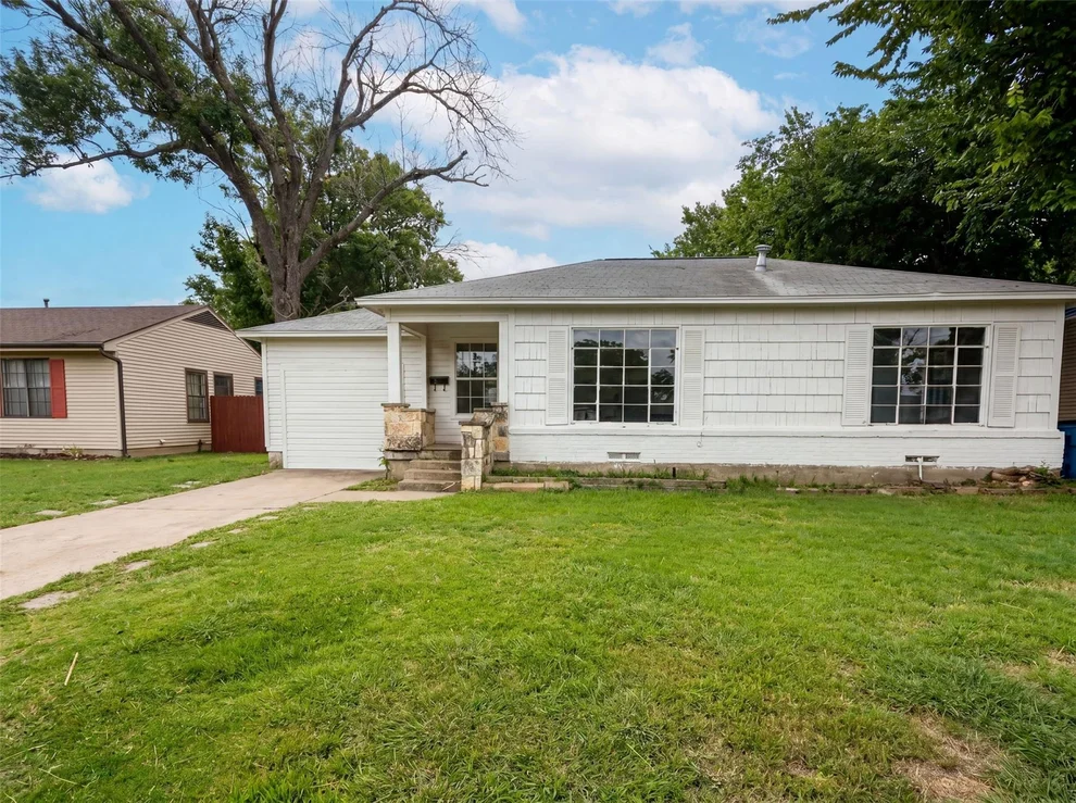 Unit for sale at 11216 Barbarosa Drive, Dallas, TX 75228