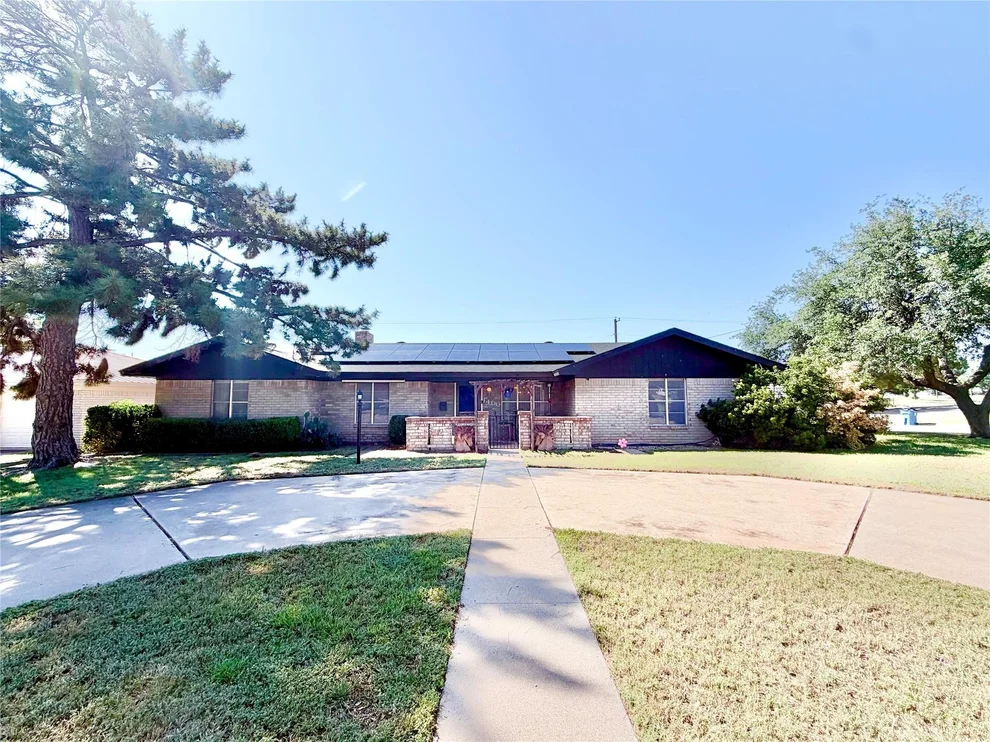Unit for sale at 1400 Sunnyvale Street, Sweetwater, TX 79556