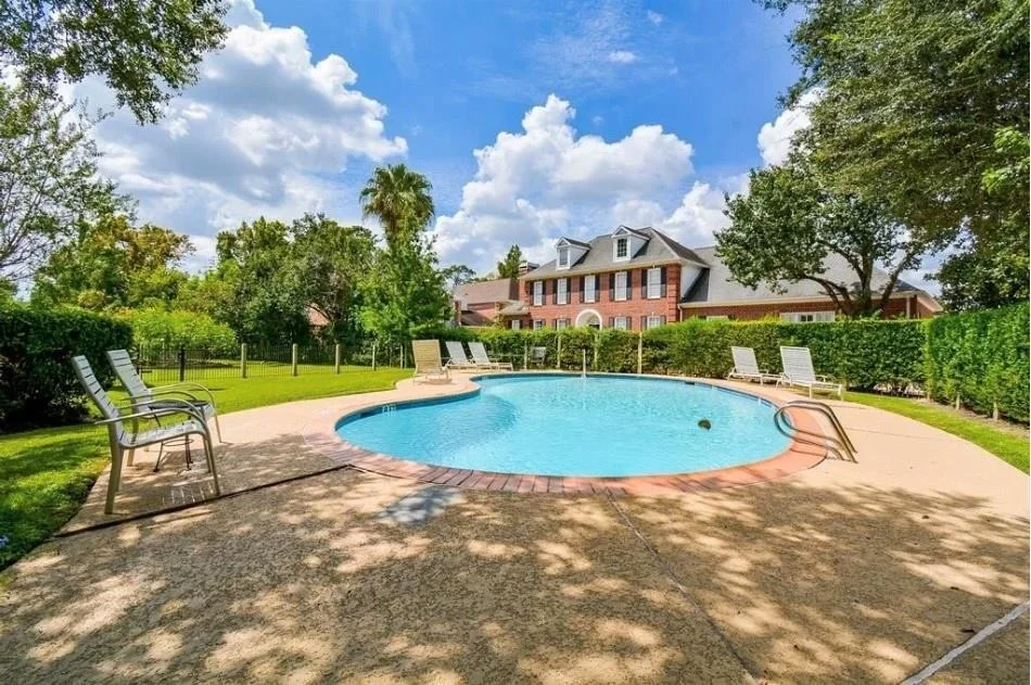 9400 Doliver Drive
