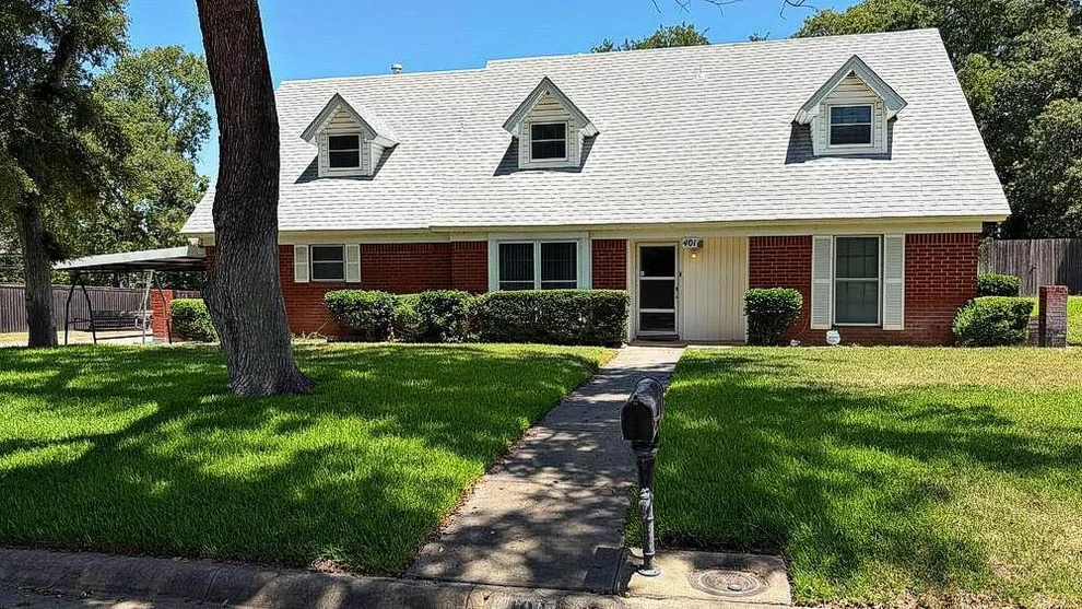 Unit for sale at 401 Glenhaven Drive, Azle, TX 76020