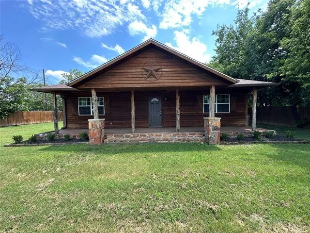 Unit for sale at 1114 14th Street, Mineral Wells, TX 76067