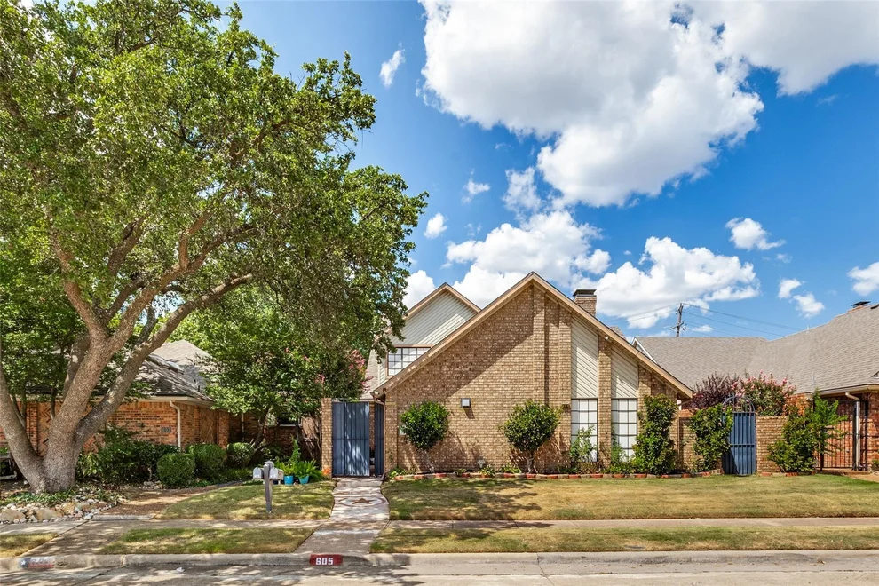 Unit for sale at 605 Woodway Lane, Richardson, TX 75081