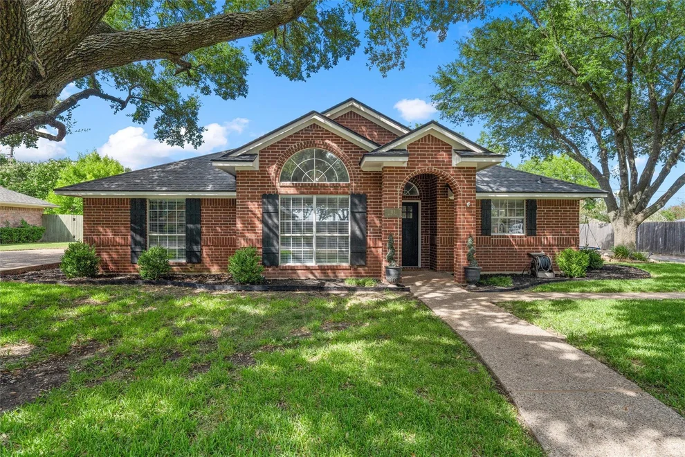 Unit for sale at 112 Briar Ridge Drive, Hewitt, TX 76643