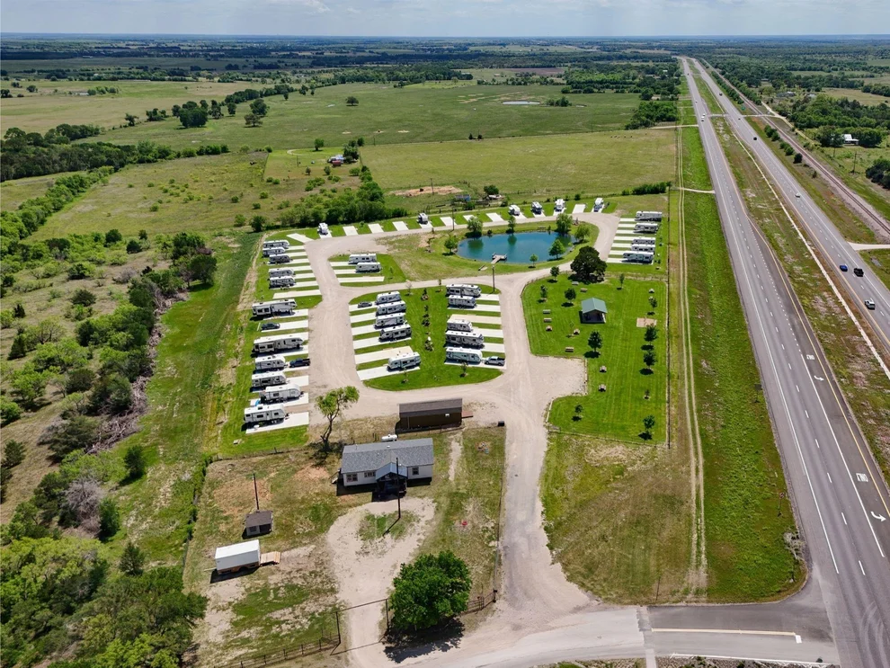 Unit for sale at 114 County Road 119, Riesel, TX 76682