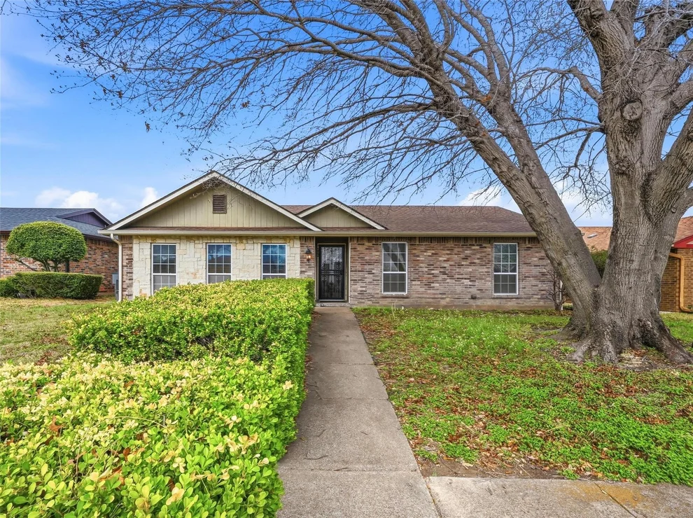 Unit for sale at 905 Brookhaven Drive, Lancaster, TX 75134