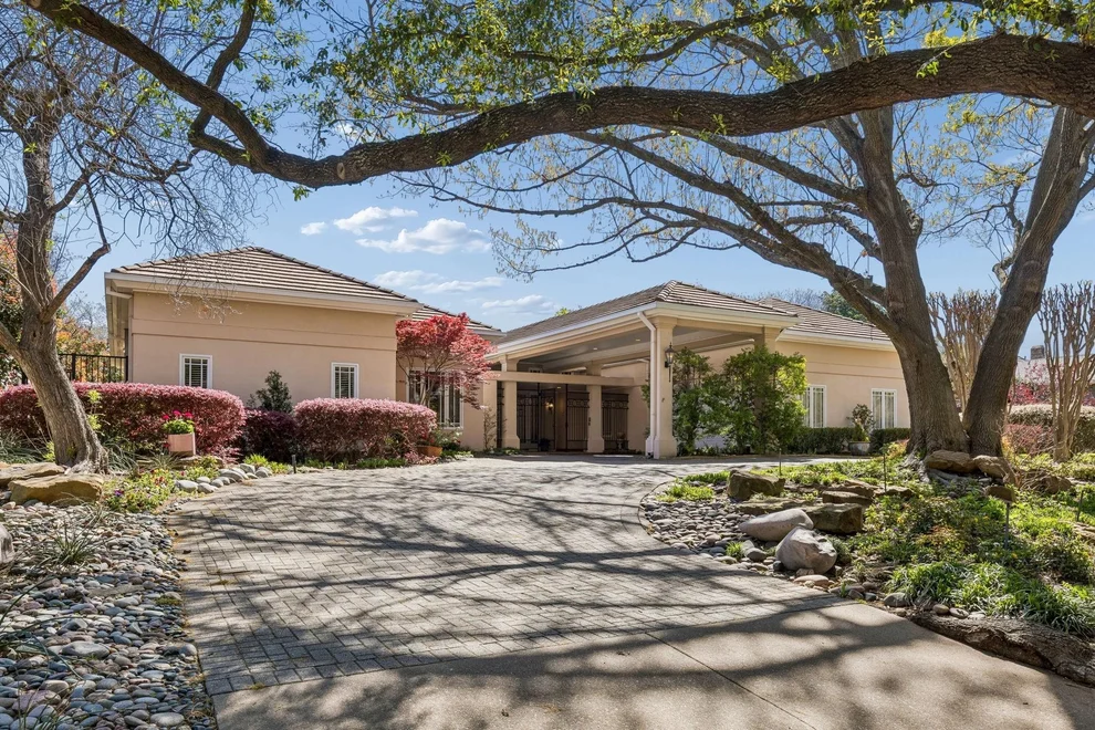 Unit for sale at 14900 Winnwood Road, Addison, TX 75254