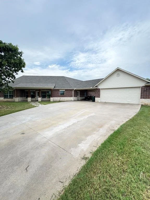 Unit for sale at 153 Twin Springs Ranch Lane, Weatherford, TX 76087