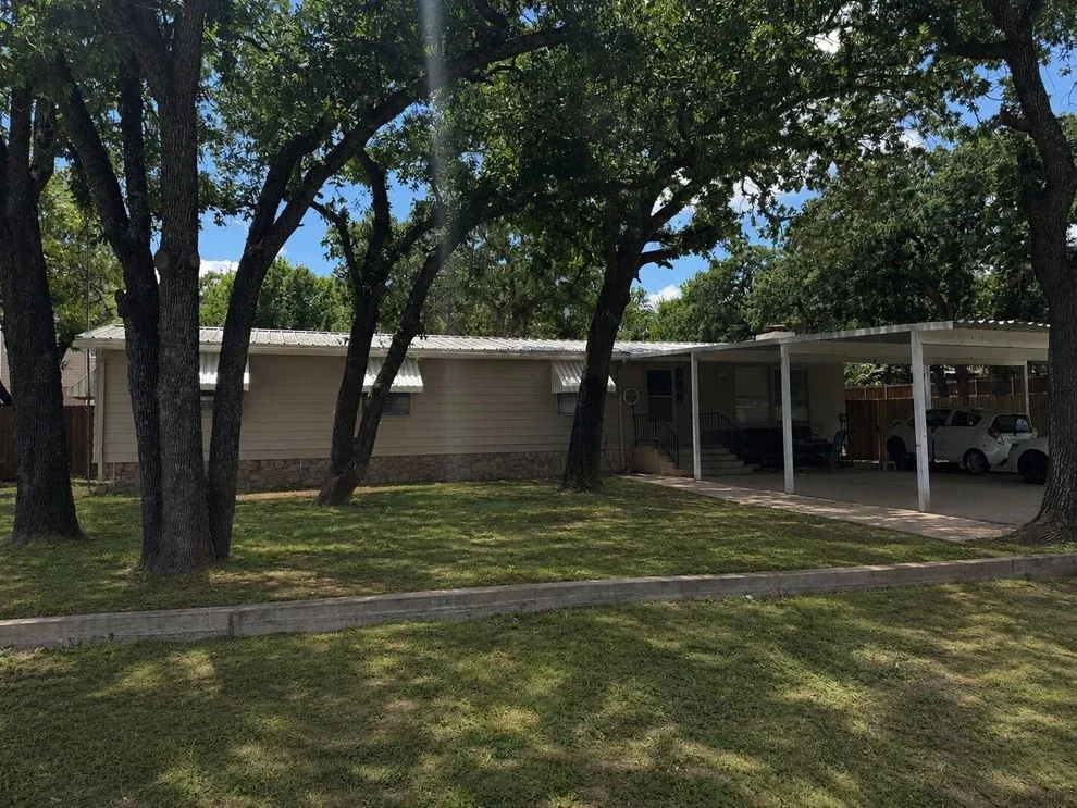 Unit for sale at 820 Branding Iron Trail, Granbury, TX 76049