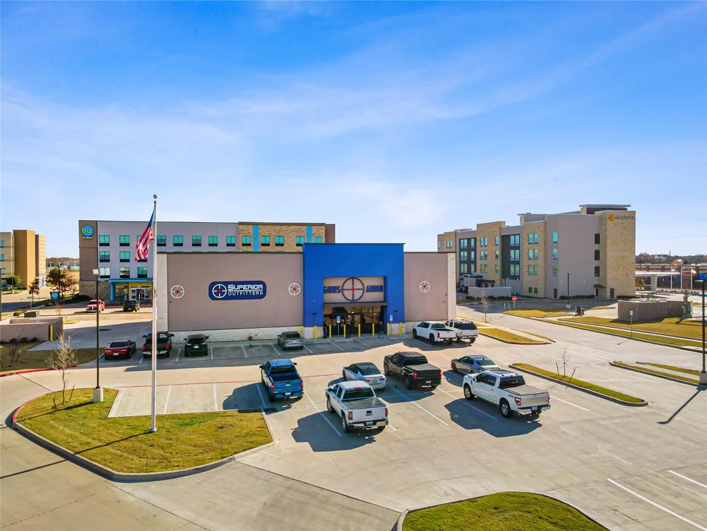 Unit for sale at 214 Market Center Drive, Terrell, TX 75160
