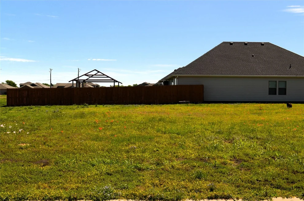 Unit for sale at 325 Preston Road, Mabank, TX 75147