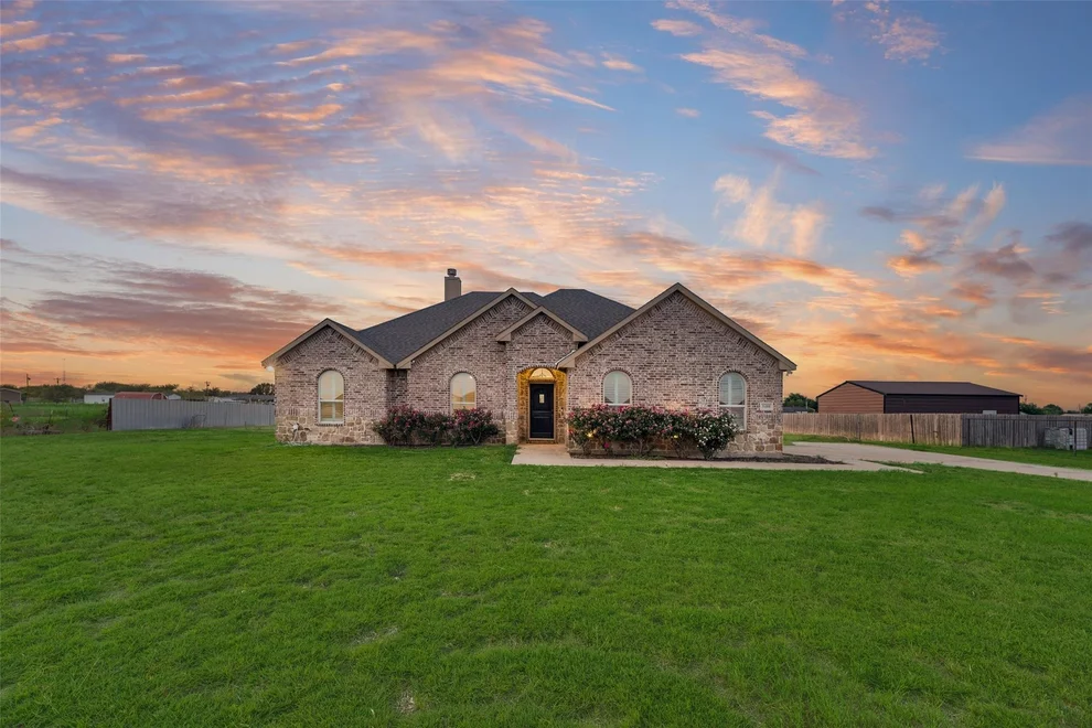 Unit for sale at 3408 Chinaberry Lane, Joshua, TX 76058