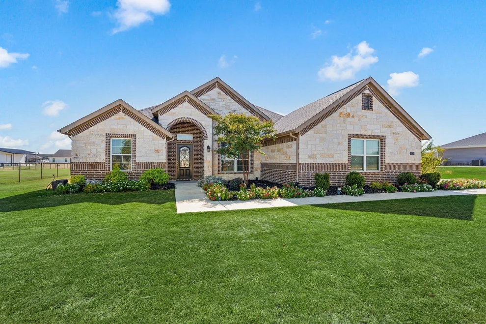 Unit for sale at 123 Mossy Creek Trail, Rhome, TX 76078