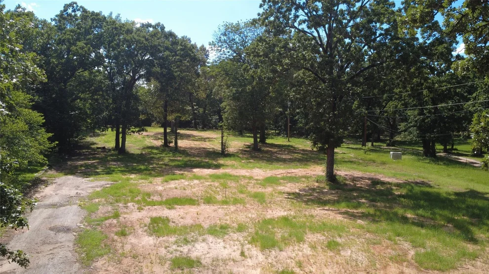 Unit for sale at 4044 Oakridge Circle, Malakoff, TX 75148