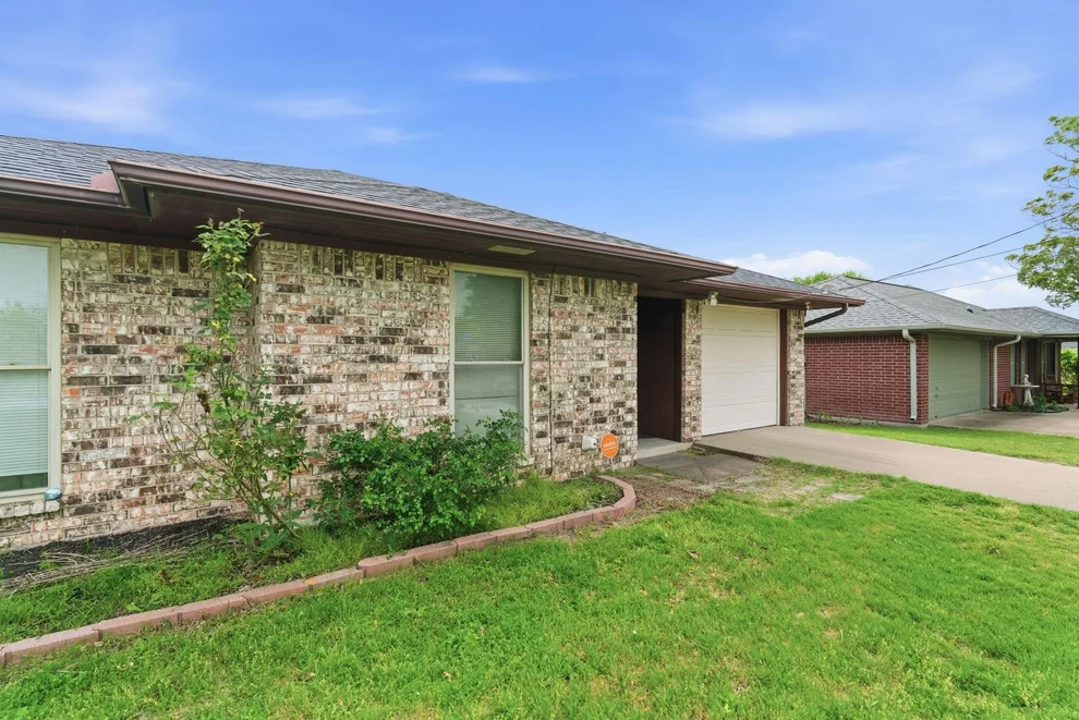 Unit for sale at 1217 Elmira Street, Weatherford, TX 76086