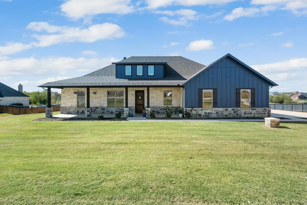 Unit for sale at 1103 Pioneer Crossing, Weatherford, TX 76088