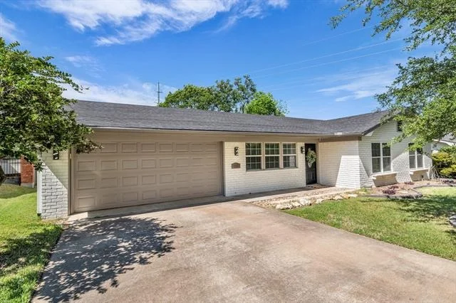 Unit for sale at 1208 Southwood Drive, Woodway, TX 76712