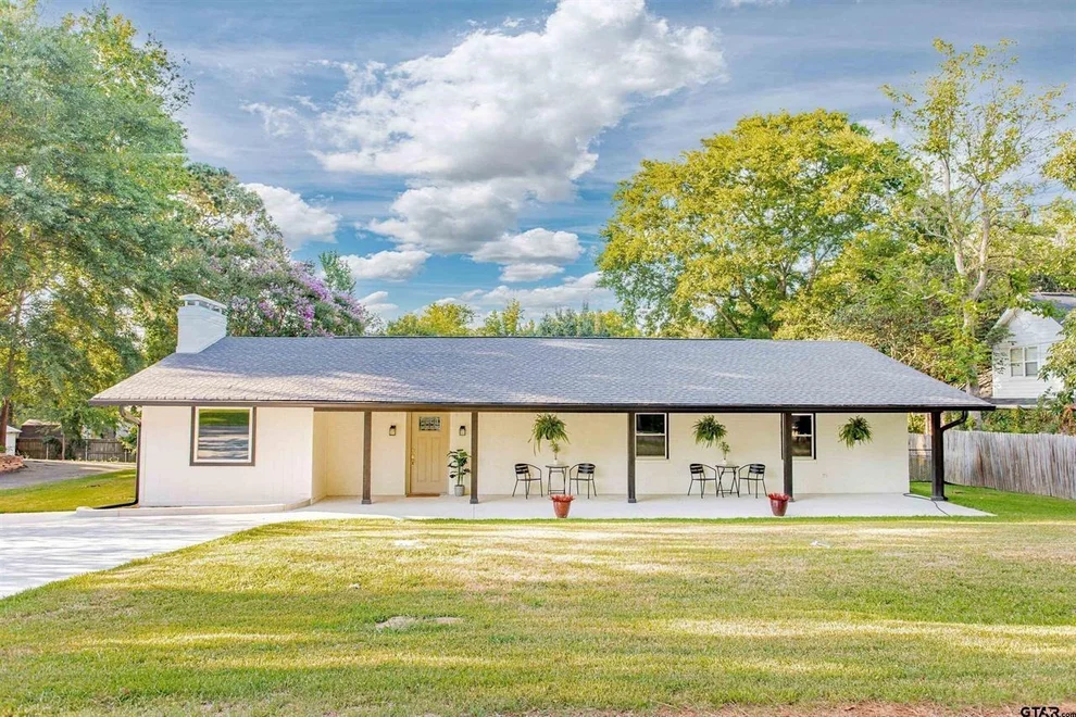 Unit for sale at 613 Northgate Drive, Lindale, TX 75771