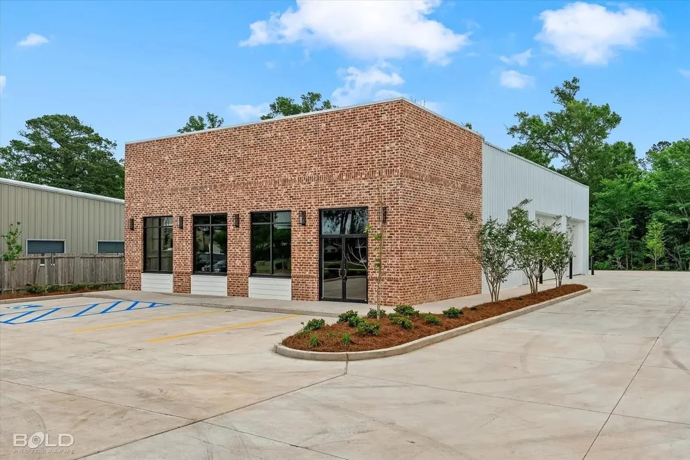 Unit for sale at 9305 Wallace Lake Road, Shreveport, LA 71106