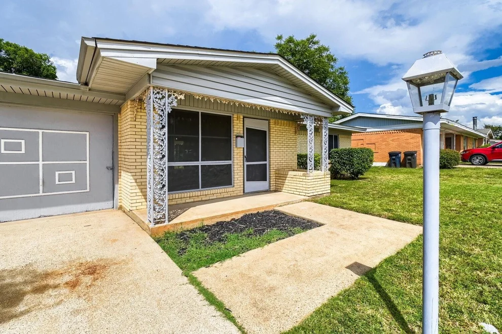 Unit for sale at 1405 Oak Grove Road, Fort Worth, TX 76134