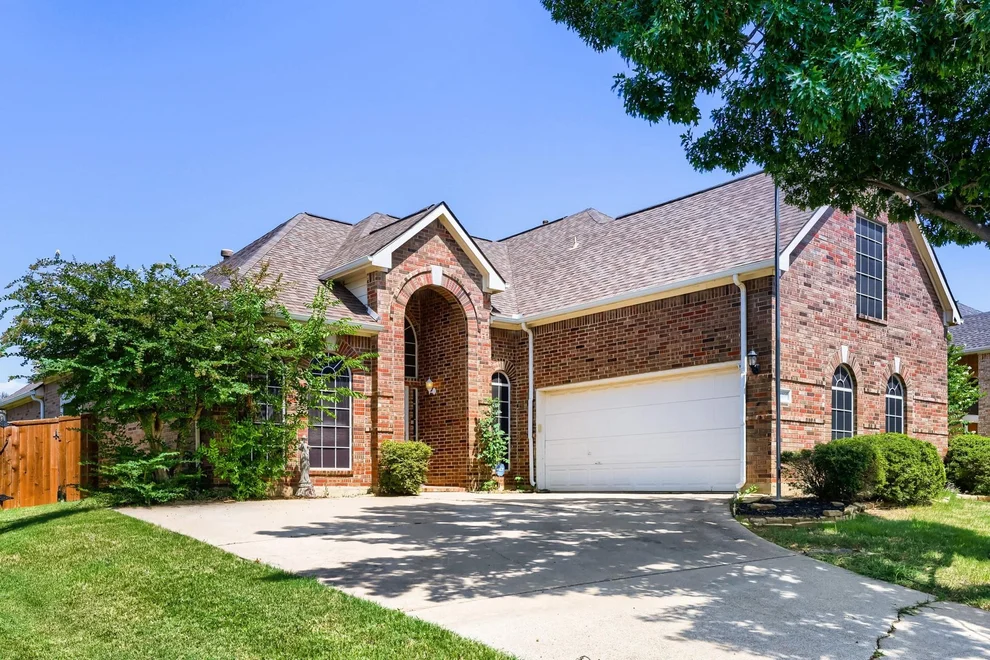 Unit for sale at 2066 Fair Oaks Circle, Corinth, TX 76210