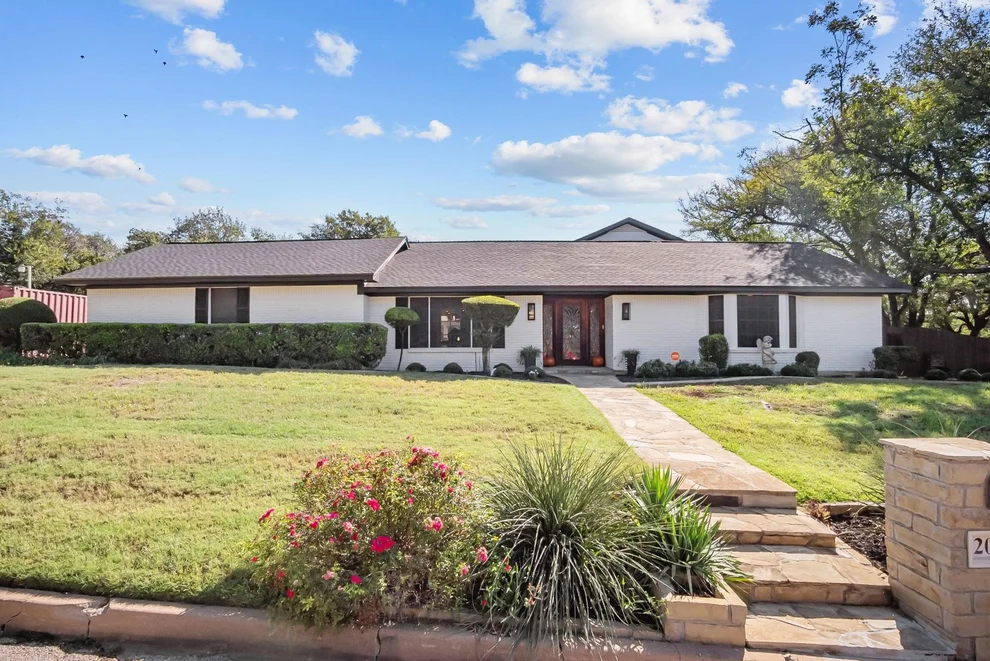 Unit for sale at 2016 NW 4th Avenue, Mineral Wells, TX 76067