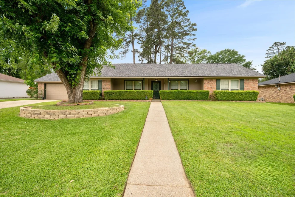 Unit for sale at 505 Country Club Drive, Marshall, TX 75672