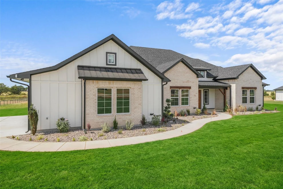Unit for sale at 1054 Dixie Estates Way, Whitesboro, TX 76273