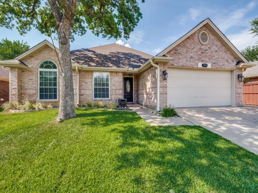 Unit for sale at 2514 Meadowview Drive, Corinth, TX 76210