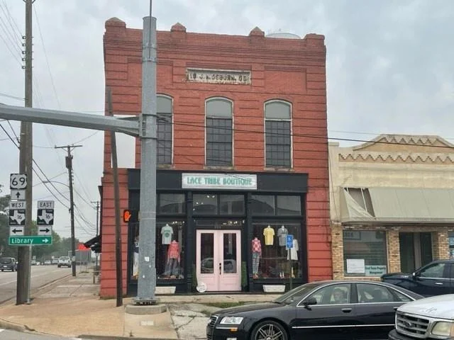 Unit for sale at 100 E Hubbard Street, Lindale, TX 75771