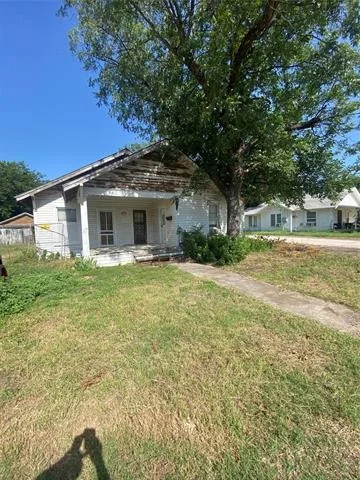Unit for sale at 402 S Nueces Street, Coleman, TX 76834