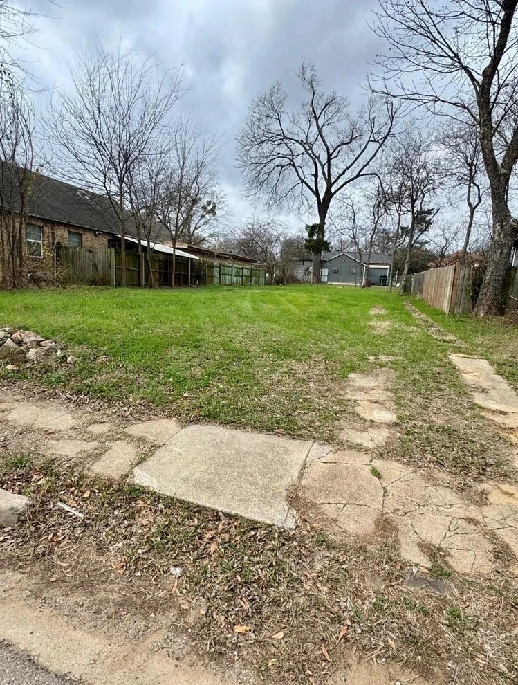 Unit for sale at 706 N Della Avenue, Tyler, TX 75702