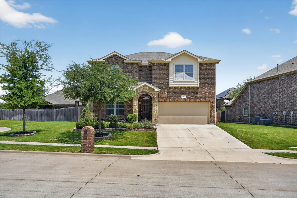 Unit for sale at 2 Mapleridge Drive, Edgecliff Village, TX 76134