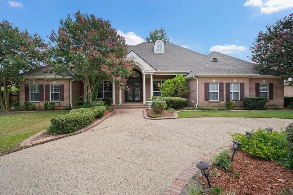 Unit for sale at 7402 Hollytree Drive, Tyler, TX 75703