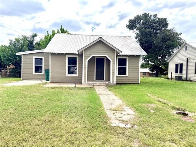 Unit for sale at 707 Reynolds Street, Goldthwaite, TX 76844