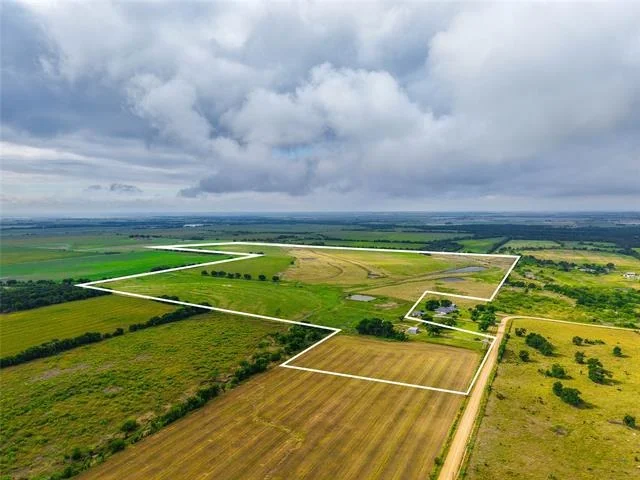 Unit for sale at 22407 Meeks Road, Burlington, TX 76519