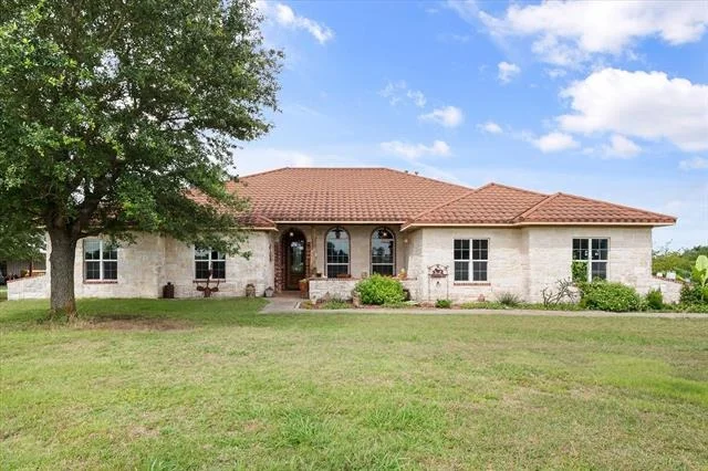 Unit for sale at 989 N Fm 55, Barry, TX 75102