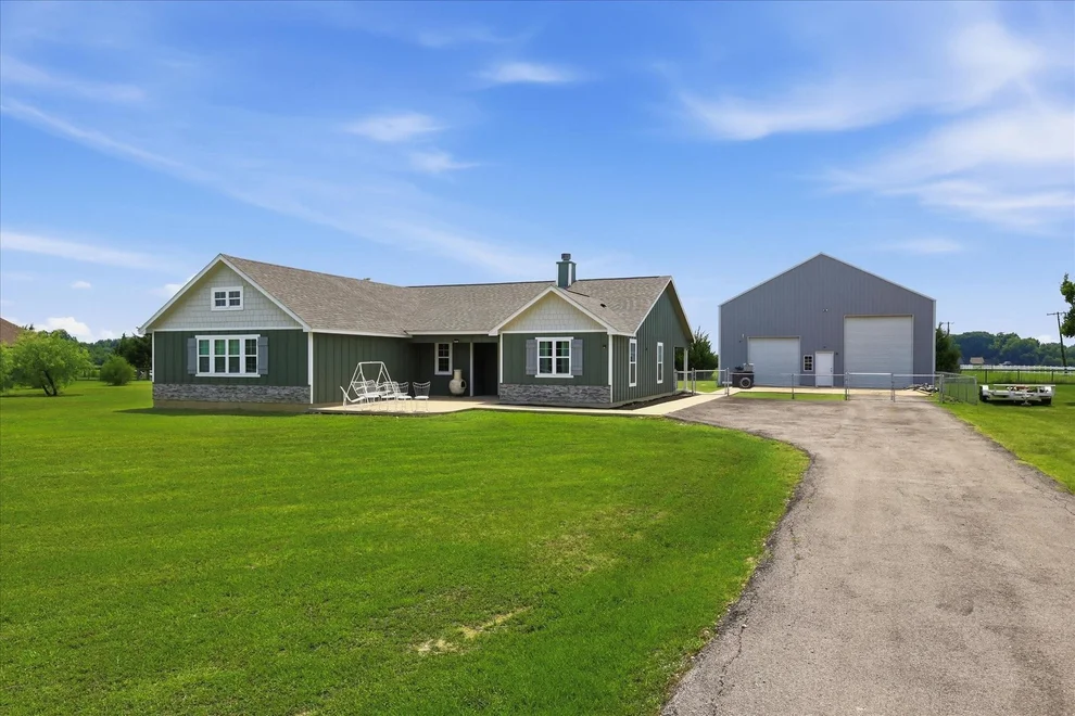 Unit for sale at 110 Highview Road, Ennis, TX 75119